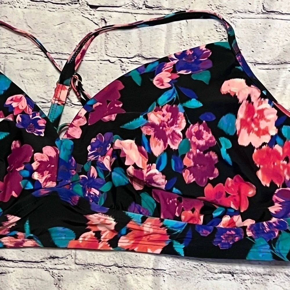 Time and Tru women’s black multicolored floral bikini top size 3x (24w-26w)